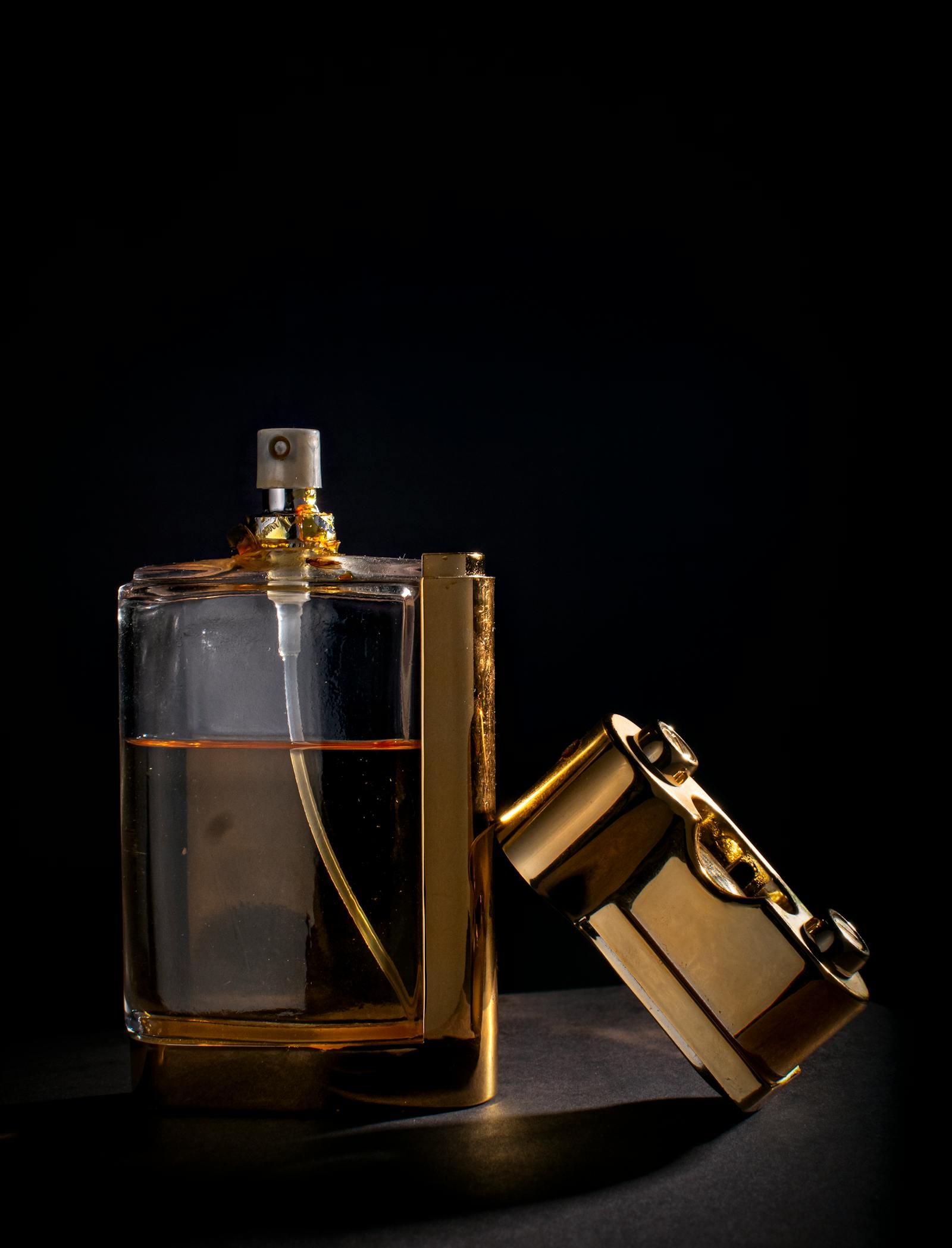 How to Apply Men’s Fragrance Properly (The Method Nobody Writes)