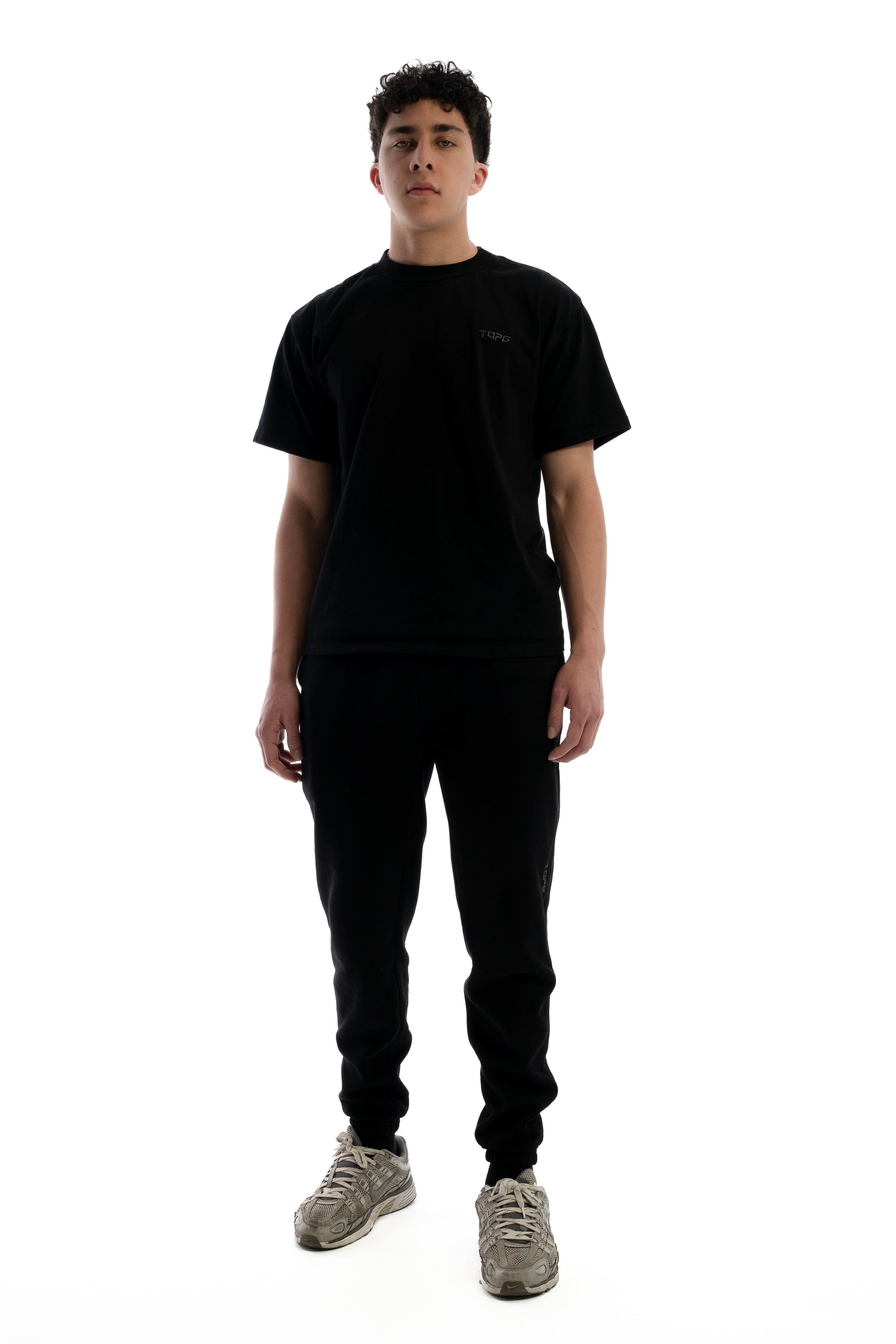 Essential Oversized Joggers Black DSC04185