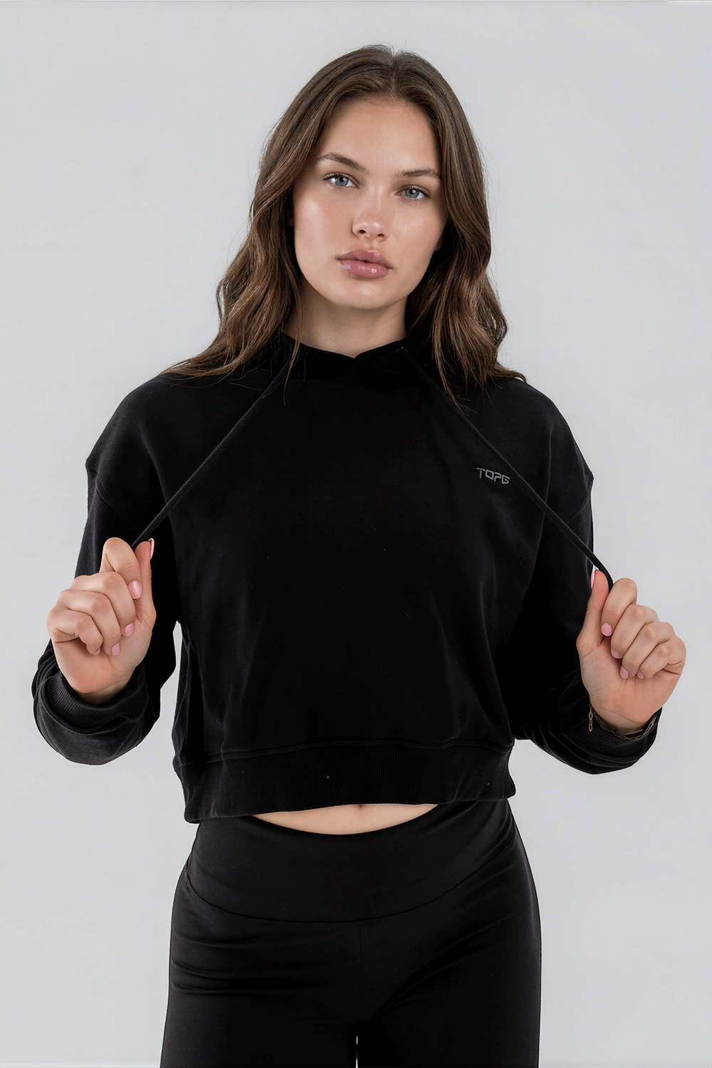 Essential Crop Hood Black