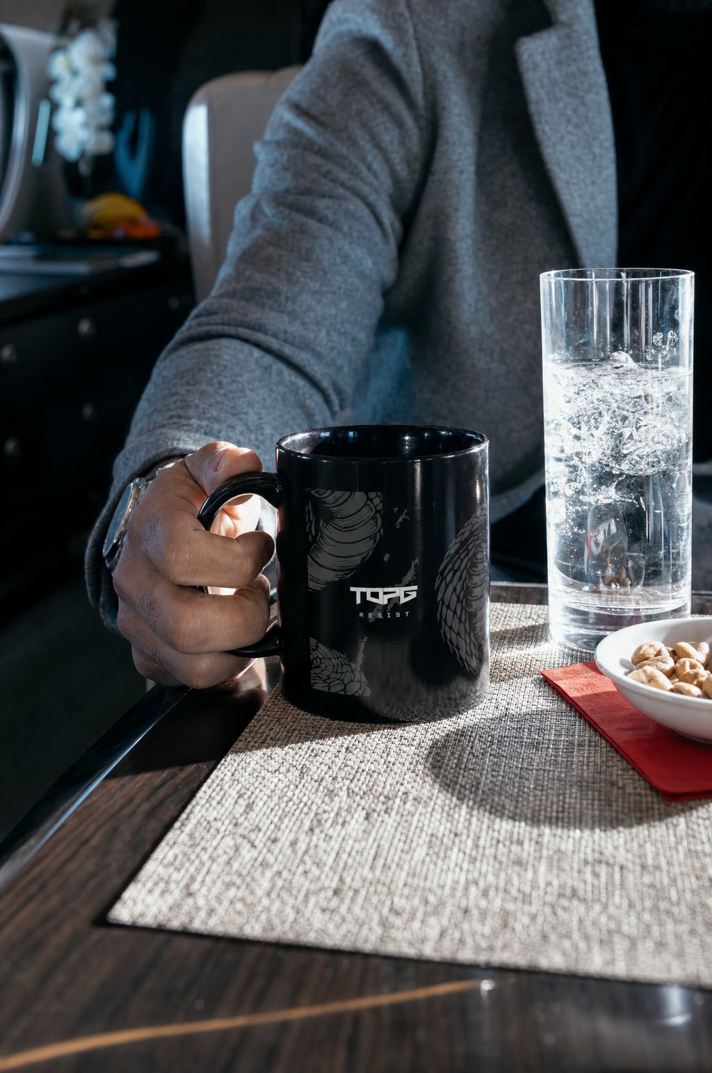 Cobra Mug Black - lifestyle 3