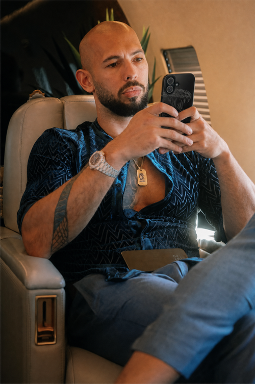 Cobra Case Black - lifestyle 2